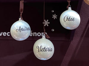 Boule de Noël blanche 8cm avec personnalisation prénom